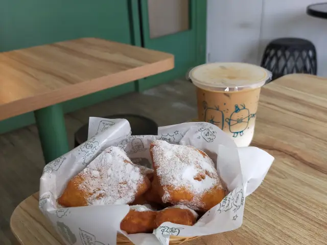 Gambar Makanan Kopi & Beignet 2