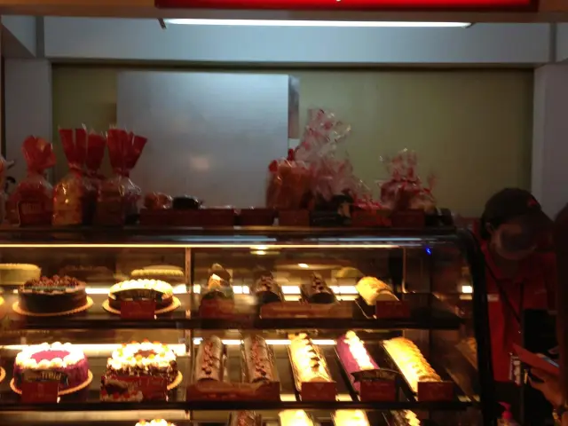 Red Ribbon Bake Shop Food Photo 12