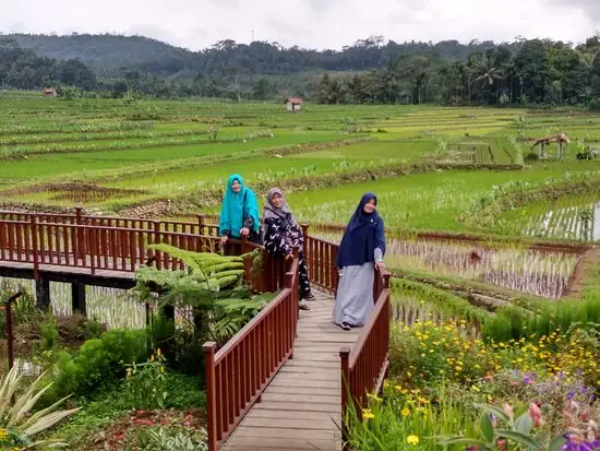 Gambar Makanan Resto Ikan Dewa 19