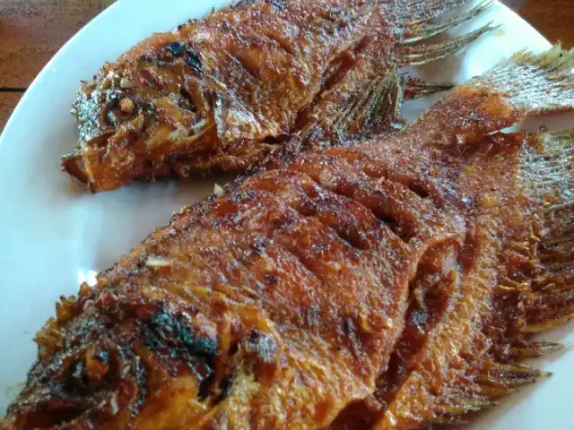 Gambar Makanan Lesehan Ikan Bakar Klotok 15