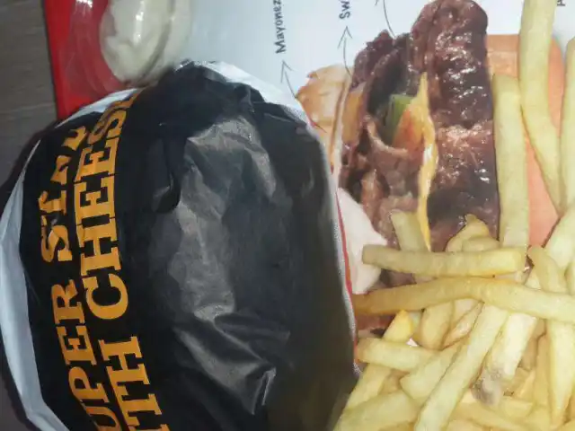 Carl's Jr.'nin yemek ve ambiyans fotoğrafları 76