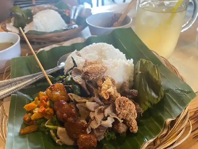 Gambar Makanan Warung Makan khas Bali 'Bu Komang' 3