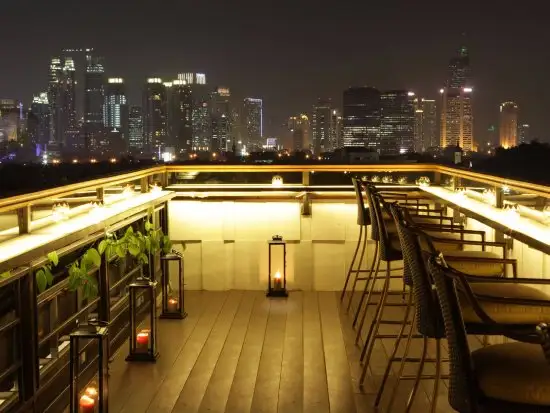 Gambar Makanan La Vue Rooftop Bar 2