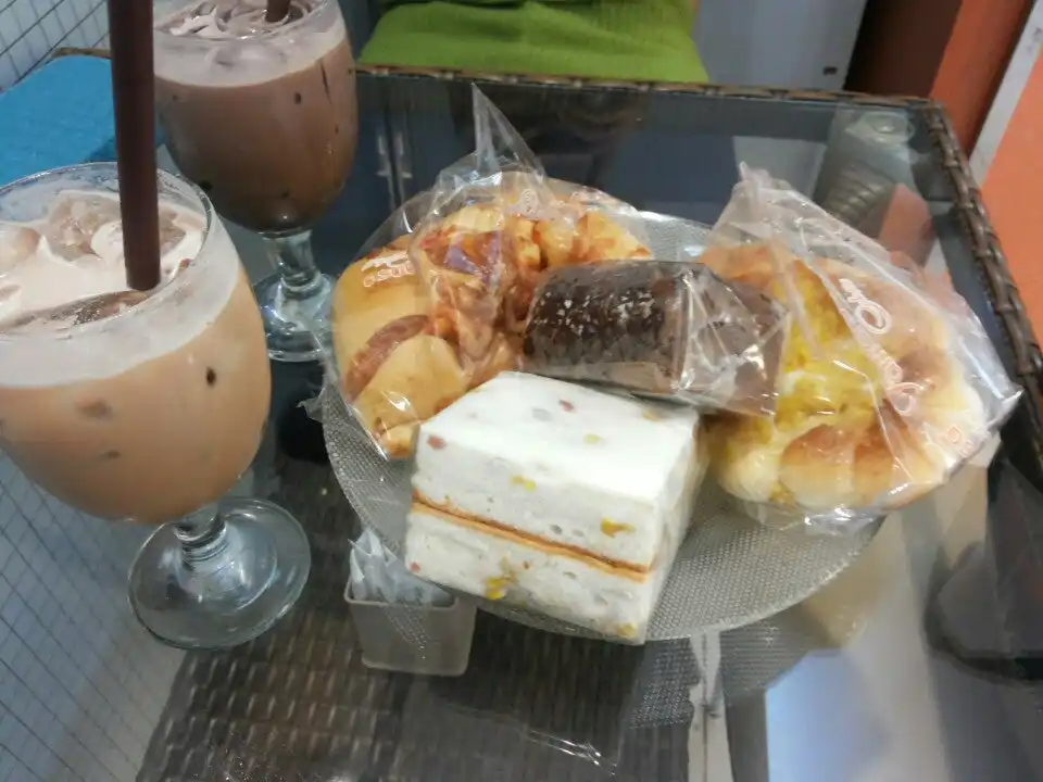 Famansa Cakes & Cafe