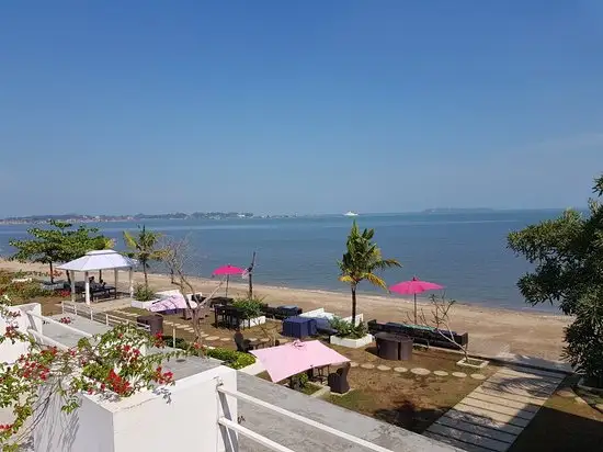 Gambar Makanan Seaside Beach Resto & Lounge 3
