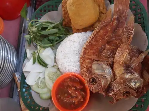 Pecel Lele Cak Gondrong, Belakang Tmn Sepeda