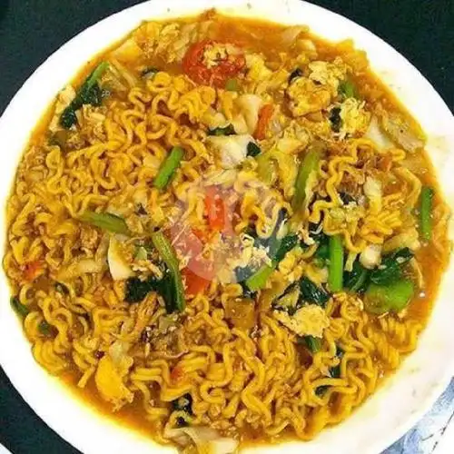 Gambar Makanan Nasi Uduk Malam Mama Dhiyas, Bintara 15