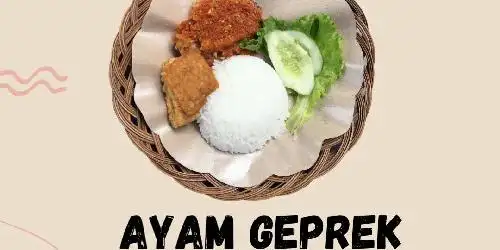 Ayam Geprek Hola, WR Supratman