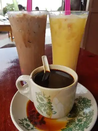 Mak Cik Po Cafe (阿婆)