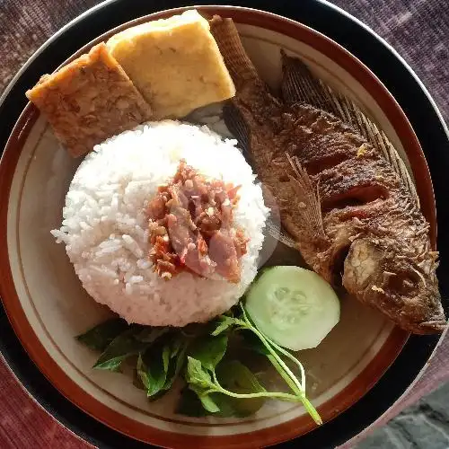 Gambar Makanan Warung Salwa (Bu Kus), Sawahan 10