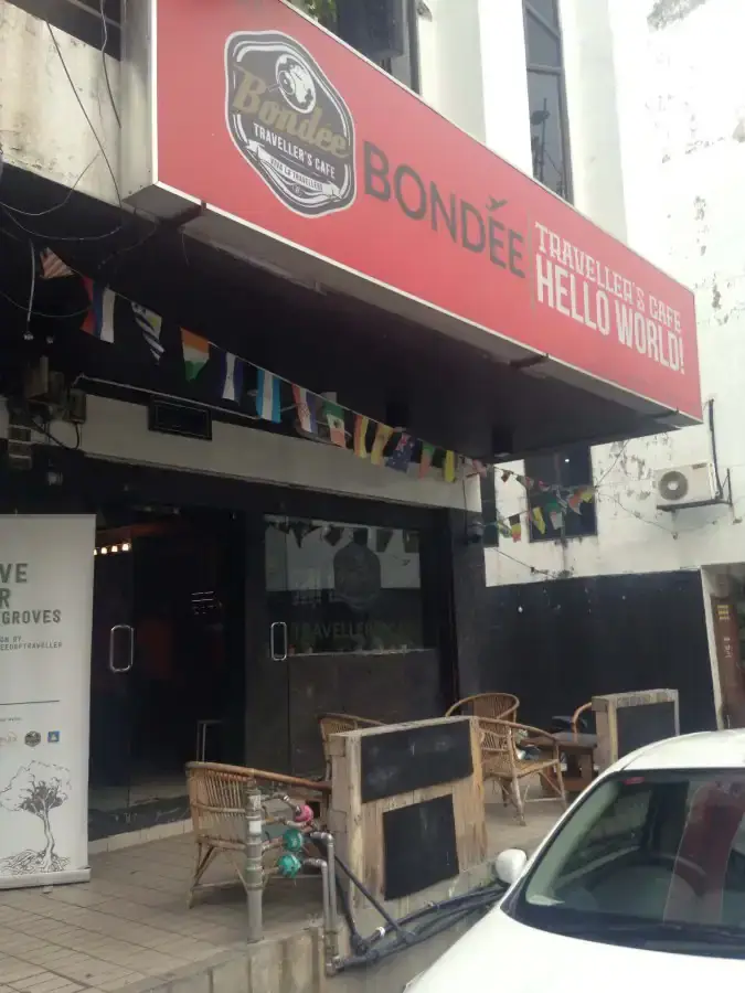 Bondee Traveller's Cafe