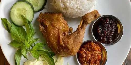 Ayam & Bebek Sambal Hitam Oemge, Canggu