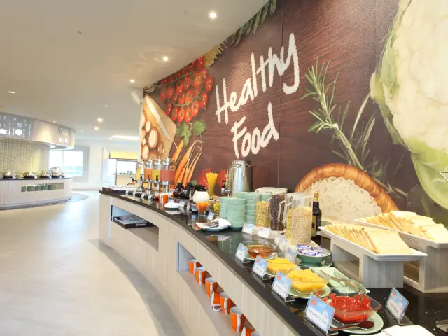 Gambar Makanan Harris Café - Harris Hotel 6