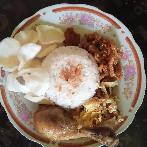 Gambar Makanan Ns. Uduk, Ns. Kuning & Lontong Opor Warung Ns. Kuning Lathifah, Gito Gati 1