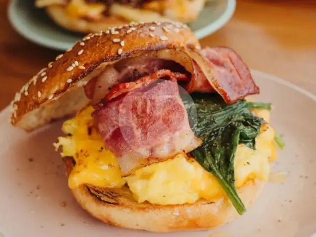 Gambar Makanan Island Bagels, Pantai Berawa Raya 17