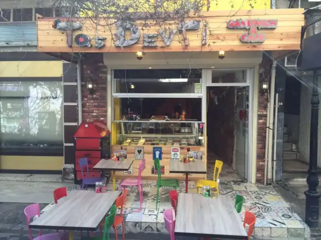 Renkli Taş Devri Sandwich & Cafe'nin yemek ve ambiyans fotoğrafları 6