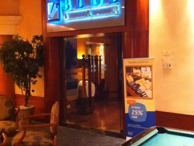 Gambar Makanan Blue Bar - Lumire Hotel 9