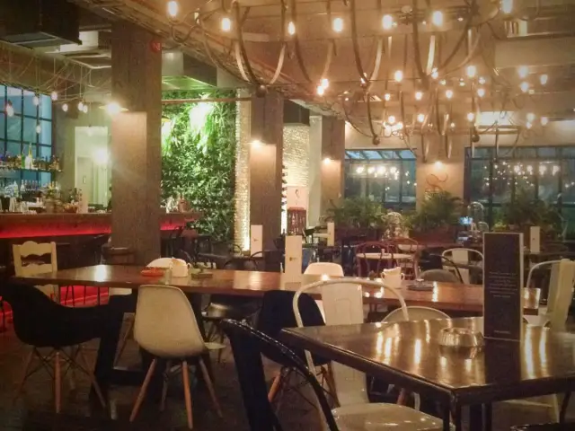 Gambar Makanan Common People Eatery & Bar 20