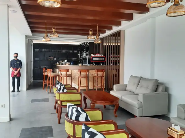 Gambar Makanan Gondola Resto & Lounge 9