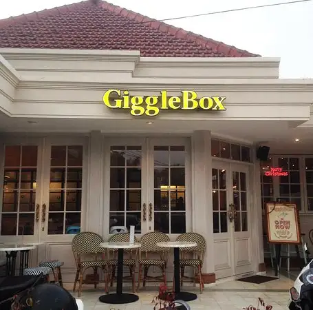 Gambar Makanan Giggle Box Cafe & Resto 18