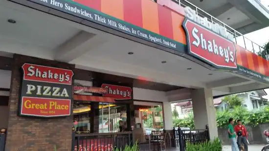 Shakey's Food Photo 4