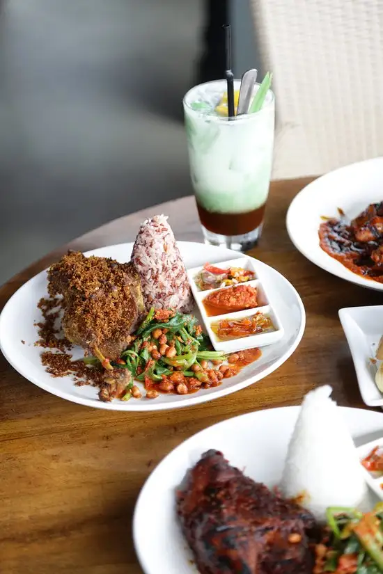 Gambar Makanan Bebek Garing (Crispy Duck) - Sunset Road 4