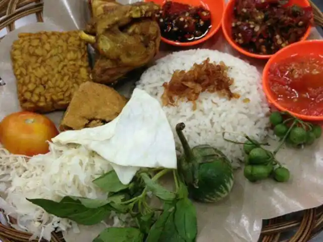 Gambar Makanan Nasi Uduk & Ayam Goreng Mas Miskun 11