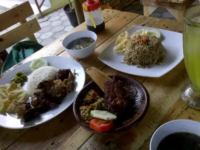 Gambar Makanan Sop Buntut dan Iga Bakar Candi Borobudur 12
