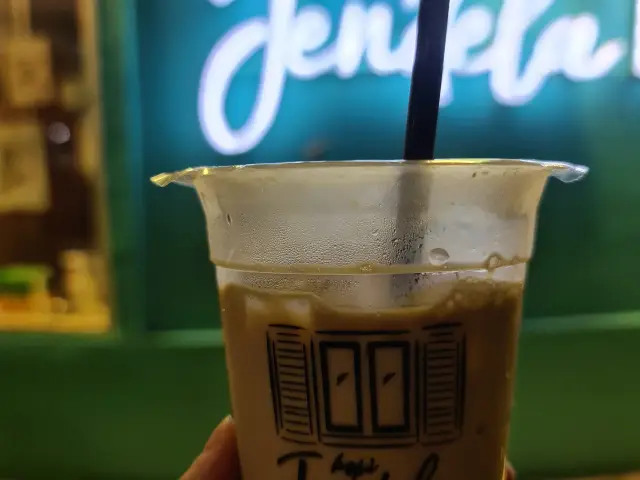 Gambar Makanan Kopi Jendela 2