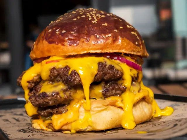 Goldenfingers Burger & Cheesesteak'nin yemek ve ambiyans fotoğrafları 1