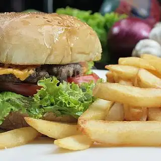 Gambar Makanan Cemal - Cemil Burger Chuae, Sukorejo 6