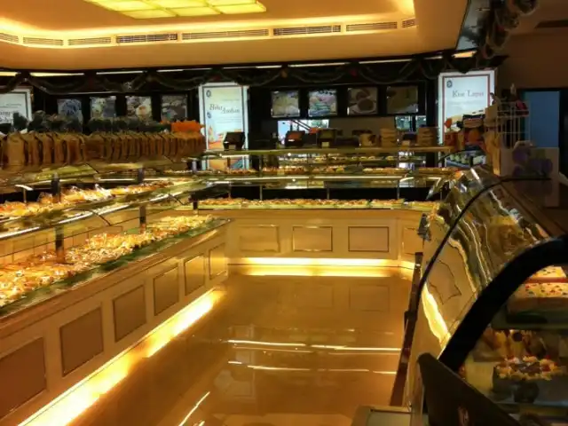 Gambar Makanan Holland Bakery 14