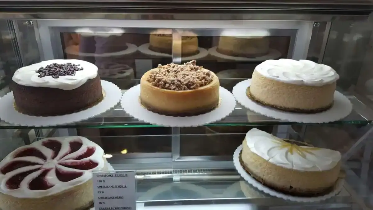 Melo Cheesecakes & Cookies