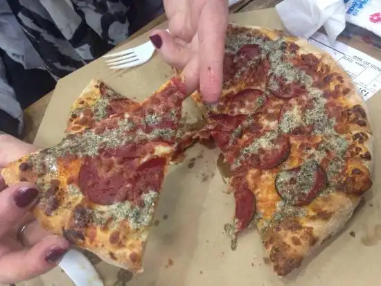 Domino's Pizza Sirkeci'nin yemek ve ambiyans fotoğrafları 3
