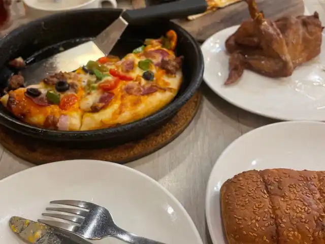 Pizza Hut Food Photo 3