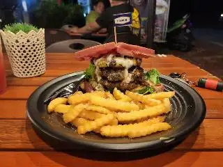 Wachaa Burger & Grill @ FunFruits Food Photo 1