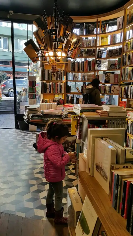 Minoa Bookstore & Cafe'nin yemek ve ambiyans fotoğrafları 74