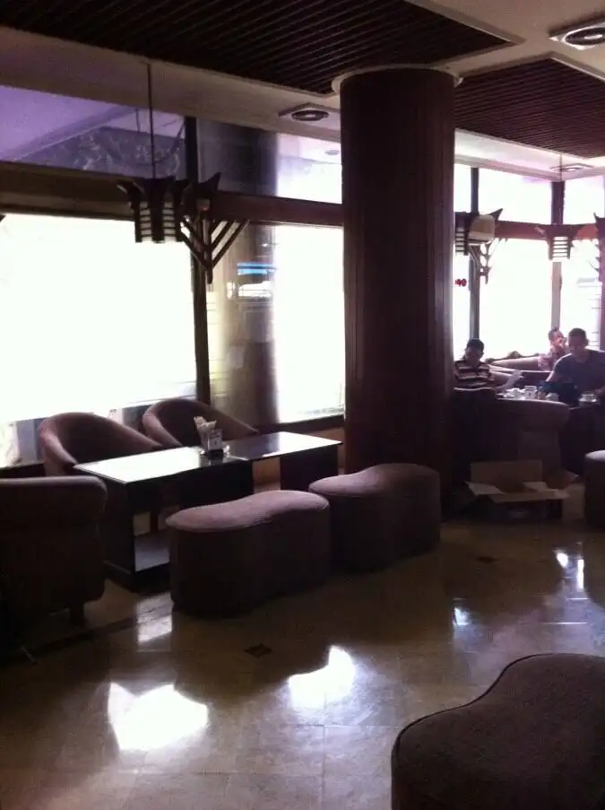 Singgasana Cafe & Lounge - Hotel Grand Menteng