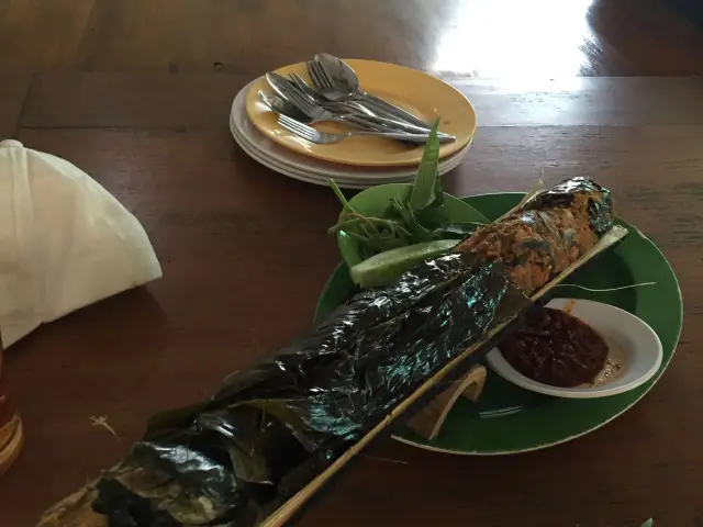 Gambar Makanan Ikan Bakar Bambu Haur 19