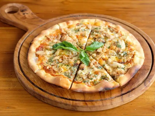 Gambar Makanan Tomato Pizza Ubud 6