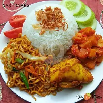 Gambar Makanan Nasi Campur Bu Jarwo, Kuta 1
