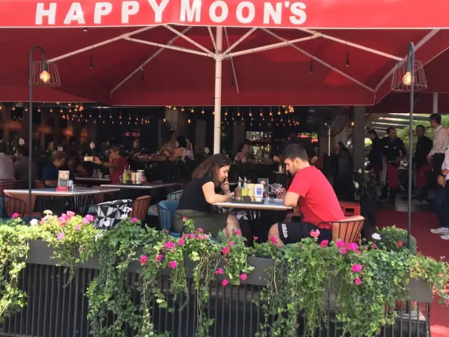 Happy Moon's Cafe ve Restaurant'nin yemek ve ambiyans fotoğrafları 42
