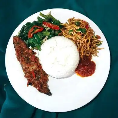 Gambar Makanan Nasi Campur Bu Jarwo, Kuta 15