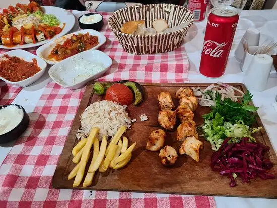 Three Partners Cafe & Restaurant'nin yemek ve ambiyans fotoğrafları 20