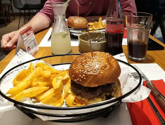Mengoli Burgers Steak Fries'nin yemek ve ambiyans fotoğrafları 29