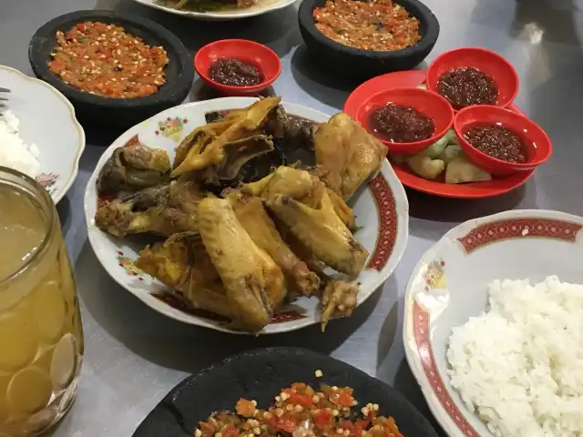 Gambar Makanan Ayam Goreng & Sop Buntut Pak Supar 14