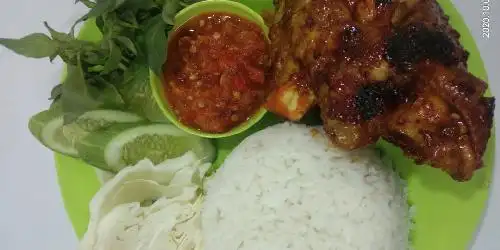 Ayam Bakar Mak Ati, Vila Permata