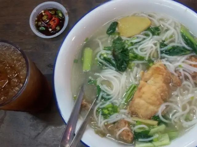 Road Side Tomyam and Fish Head Noodle Food Photo 2