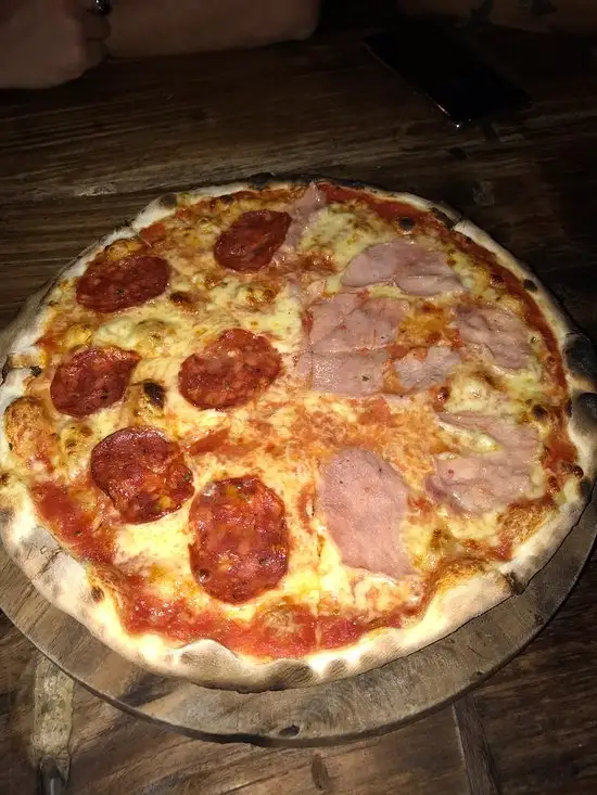 Gambar Makanan Pizza Fabbrica 14