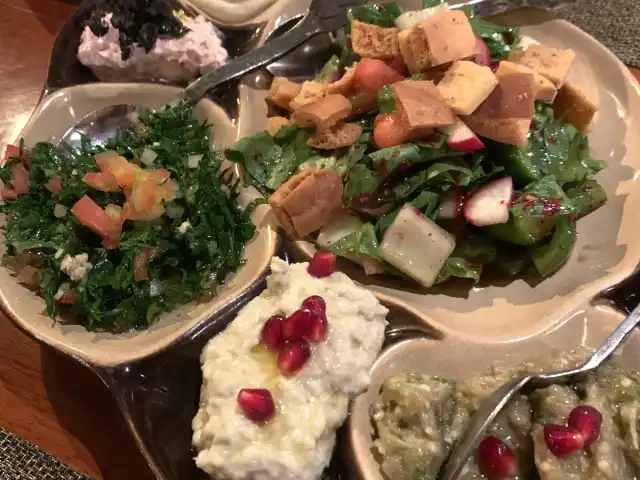 Gambar Makanan Al Nafoura Lebanese Restaurant 4